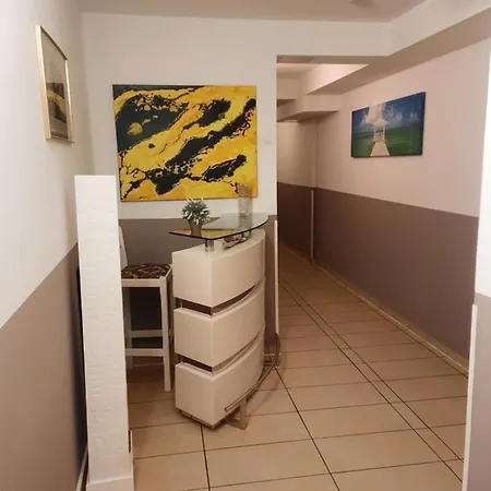 Boardinghouse Apartment *